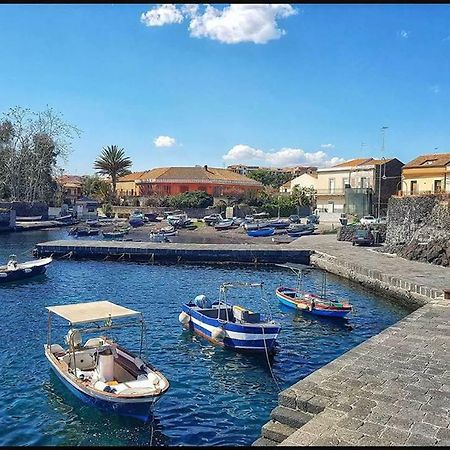 Cozy Apartment By The Sea Acireale Eksteriør billede