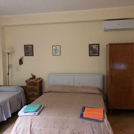Cozy Apartment By The Sea Acireale Eksteriør billede