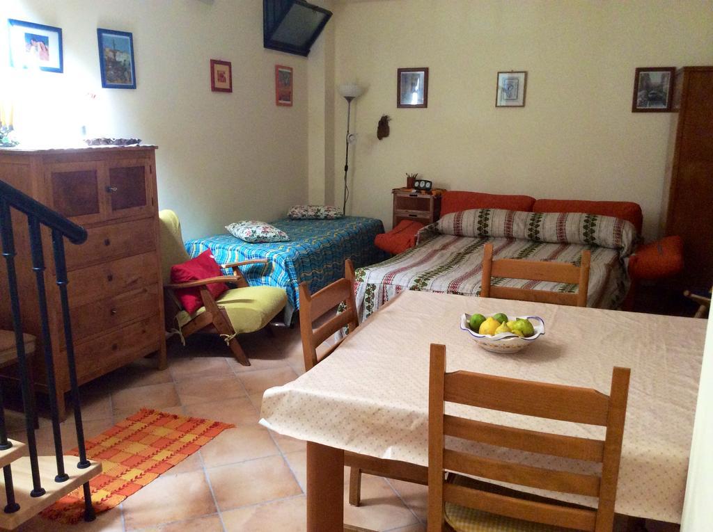 Cozy Apartment By The Sea Acireale Eksteriør billede