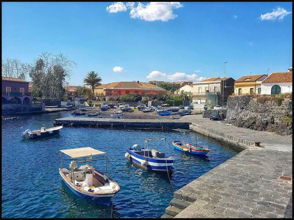 Cozy Apartment By The Sea Acireale Eksteriør billede